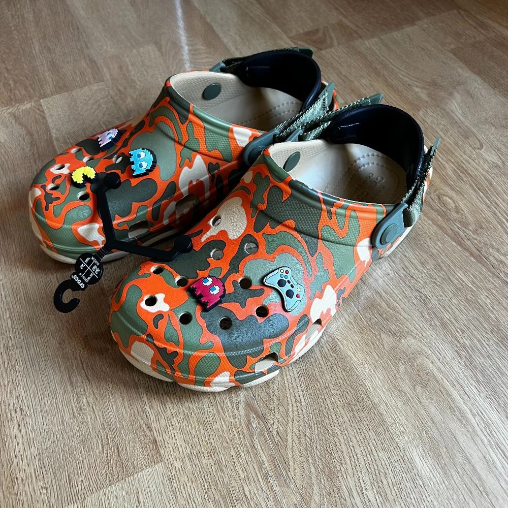 NWT Crocs All Terrain in Orange Camo (Size J6)